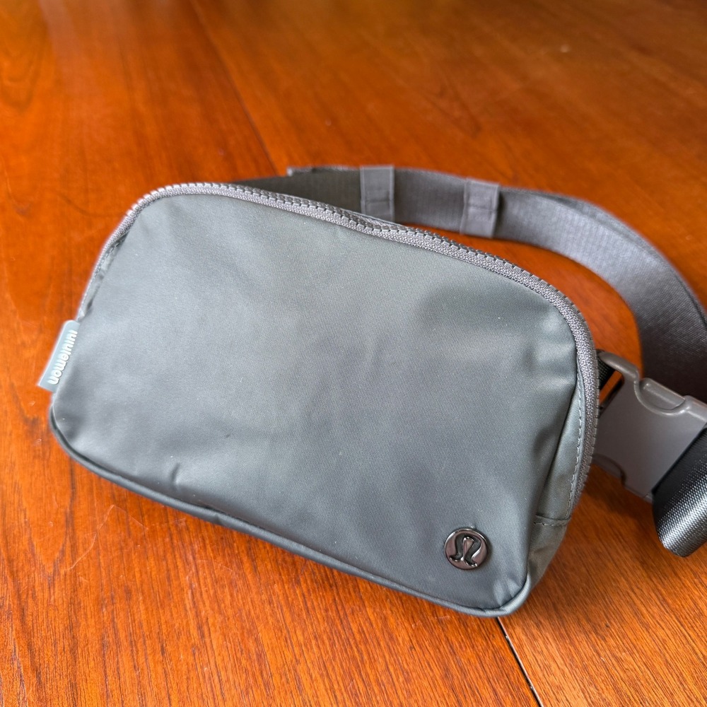 Lululemon Everywhere Belt Bag 1L Grey Adjustable Strap Fanny Pack Crossbody